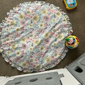 Baby playmat